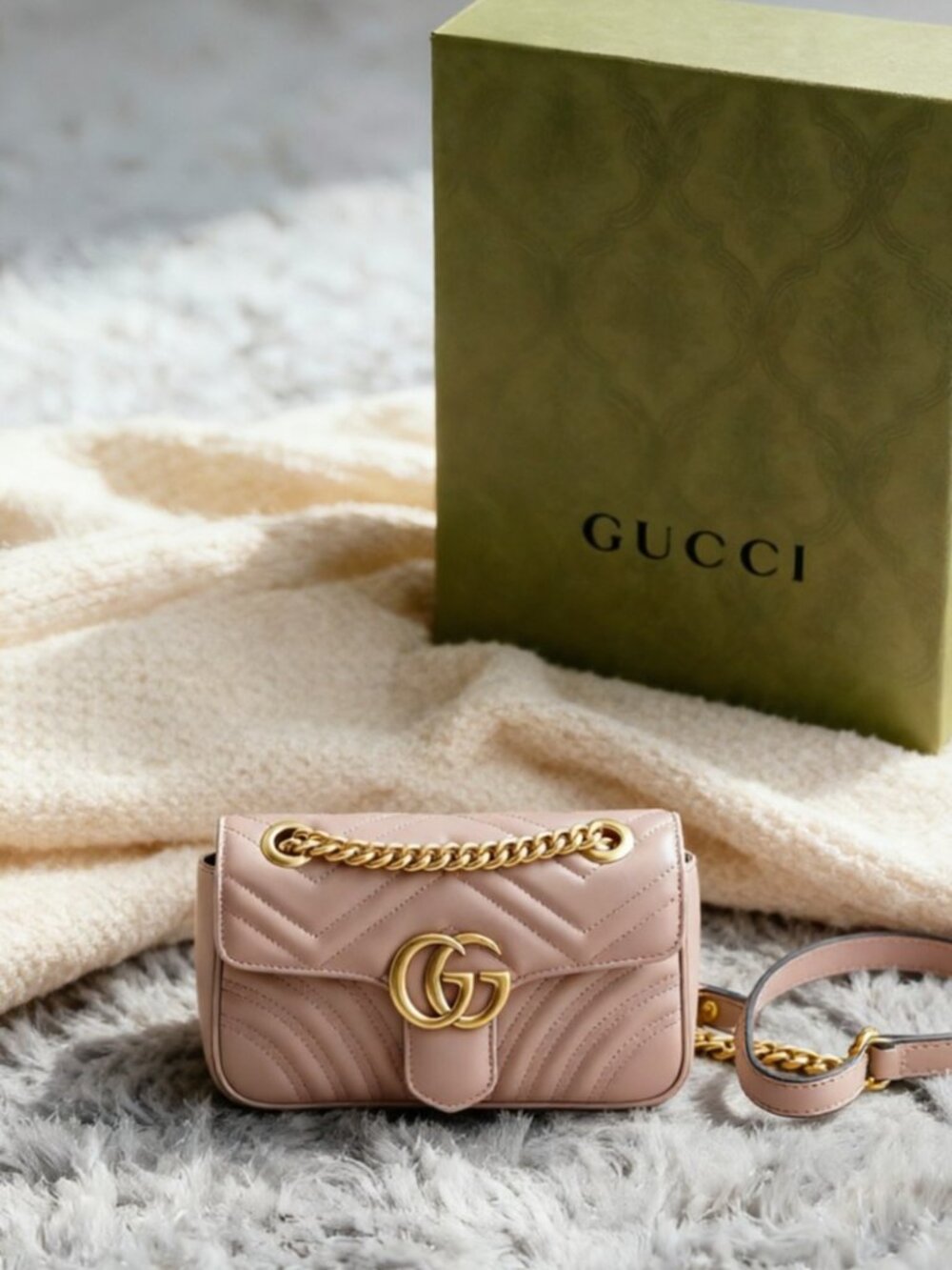 Gucci GG Marmont Small Shoulder Bag